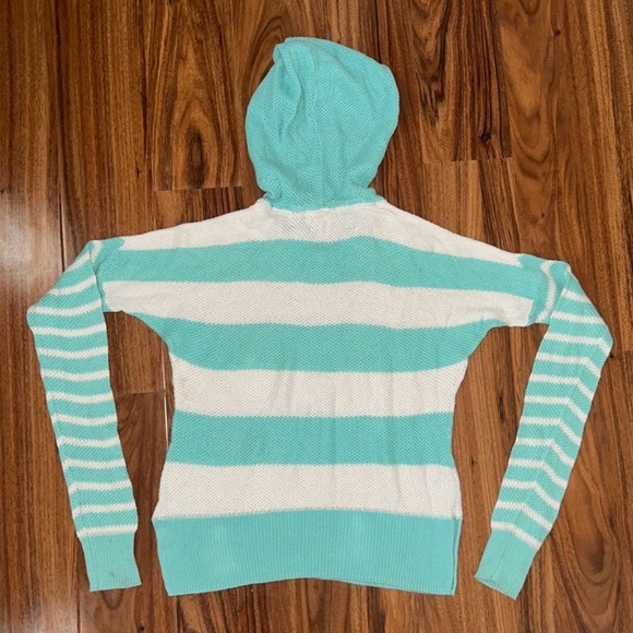 SO Pullover - Picture 2 of 4